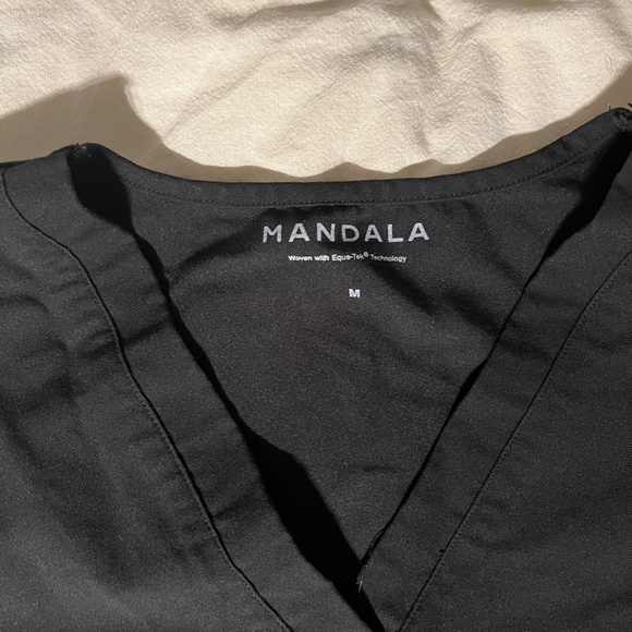 Mandala Scrub Set in Black (Size M) - Picture 4 of 9